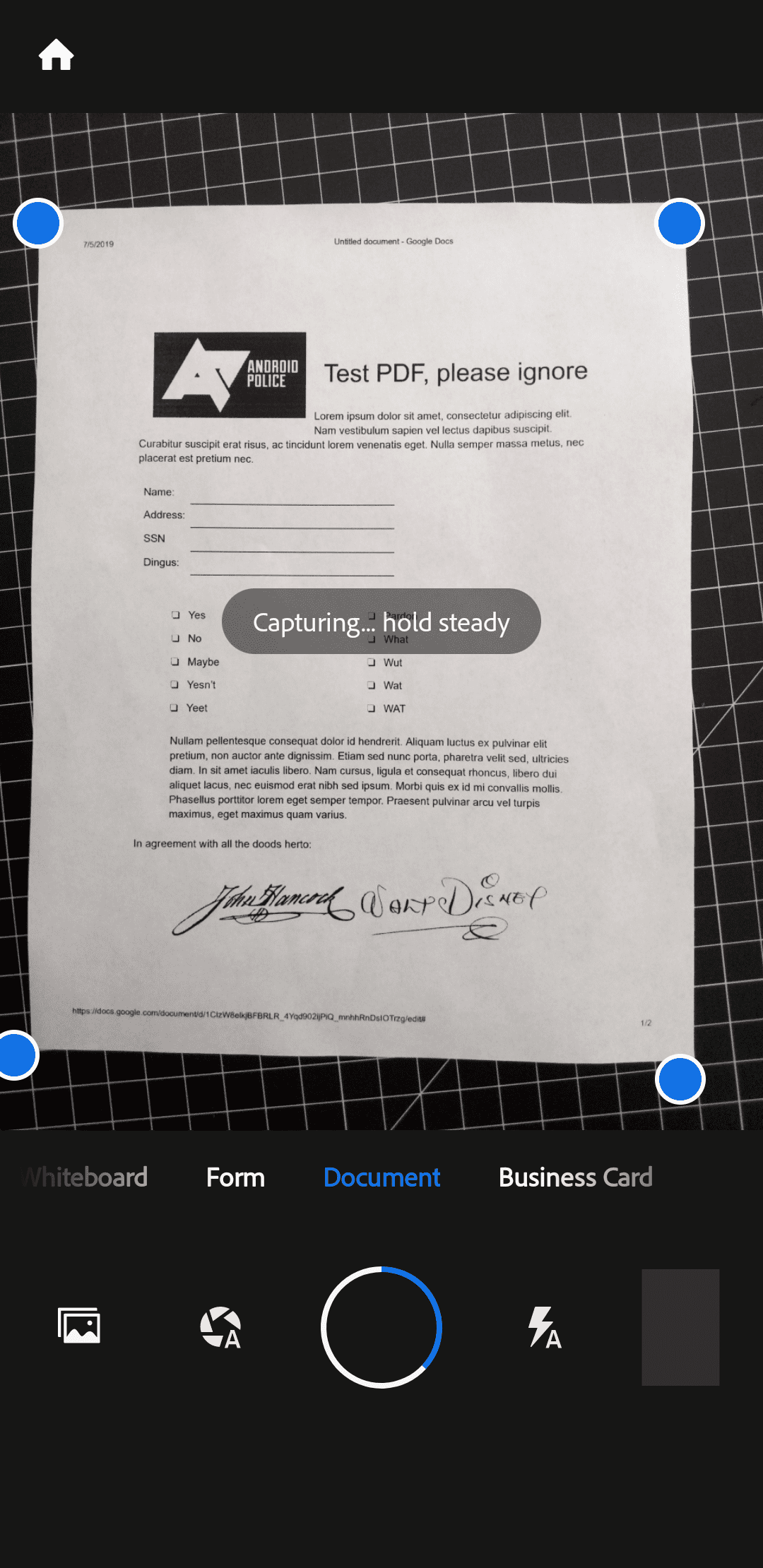 εφαρμογή σάρωσης που δείχνει έγγραφο σε μαύρο φόντο