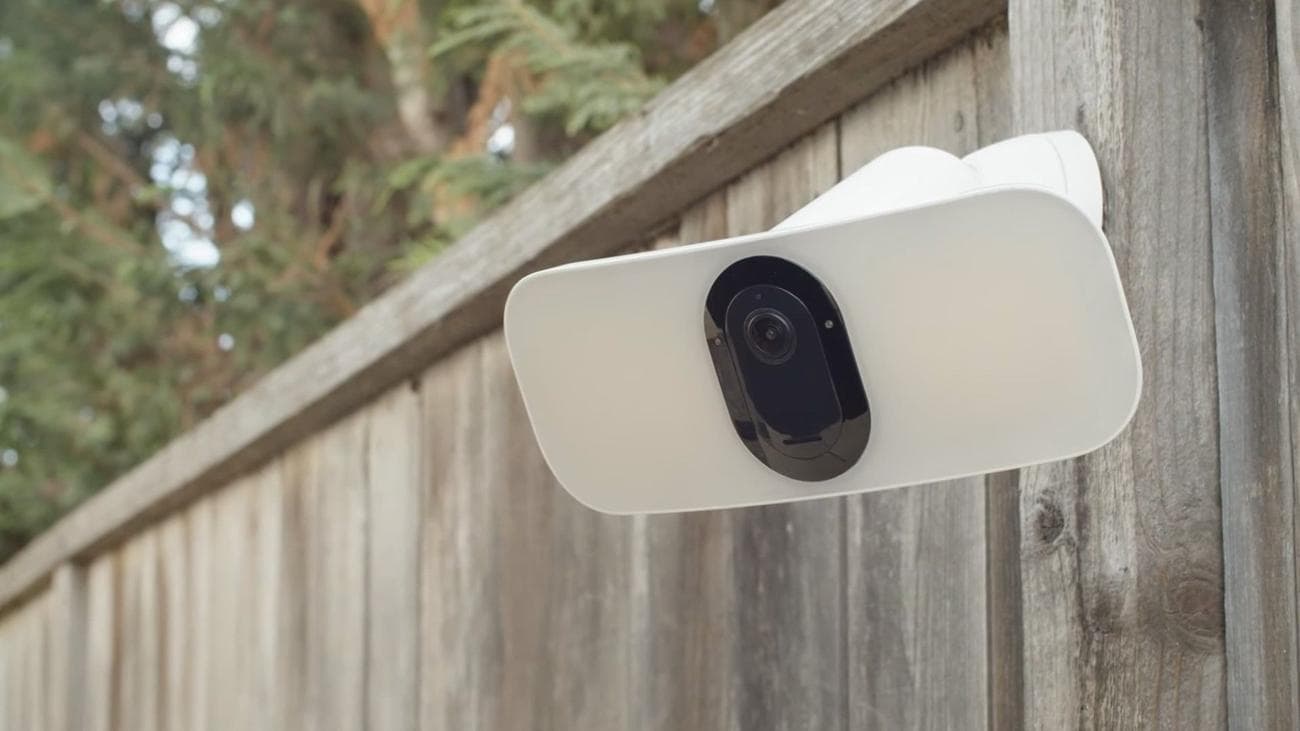 arlo-pro-3-floodlight-camera-mounted