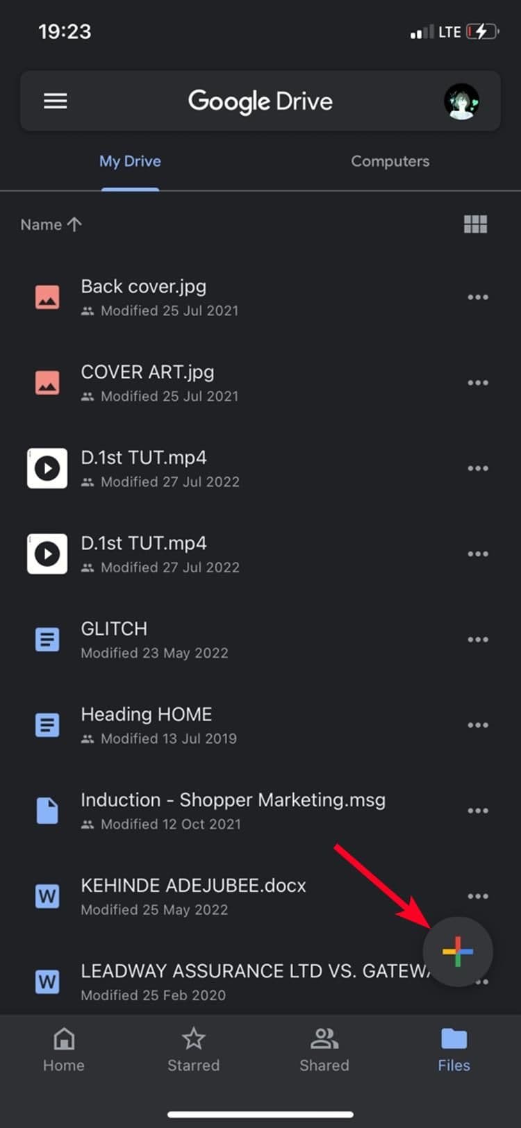 Πατήστε το σύμβολο συν για να ξεκινήσετε τη διαδικασία μεταφόρτωσης των βίντεό σας.