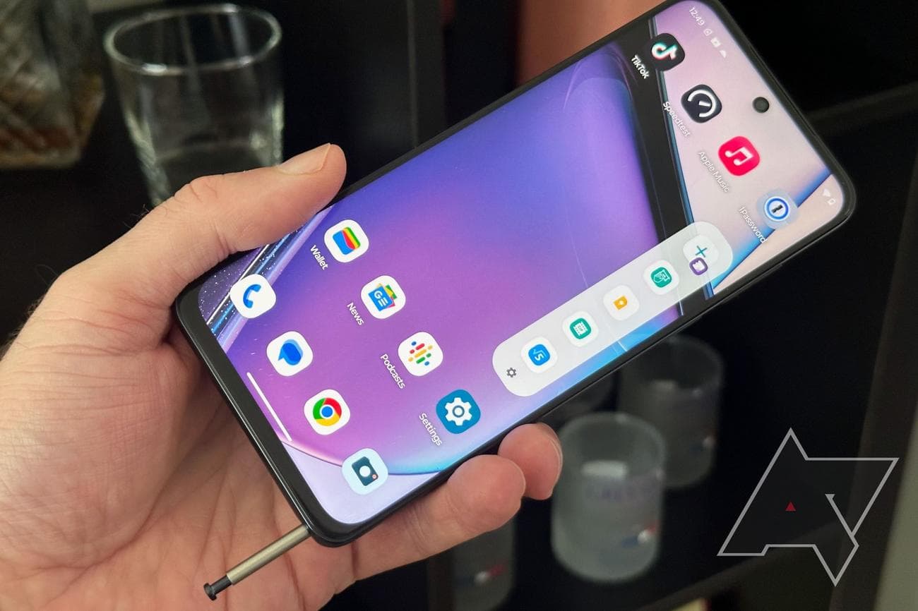 Moto-G-Stylus-5G-removing-stylus