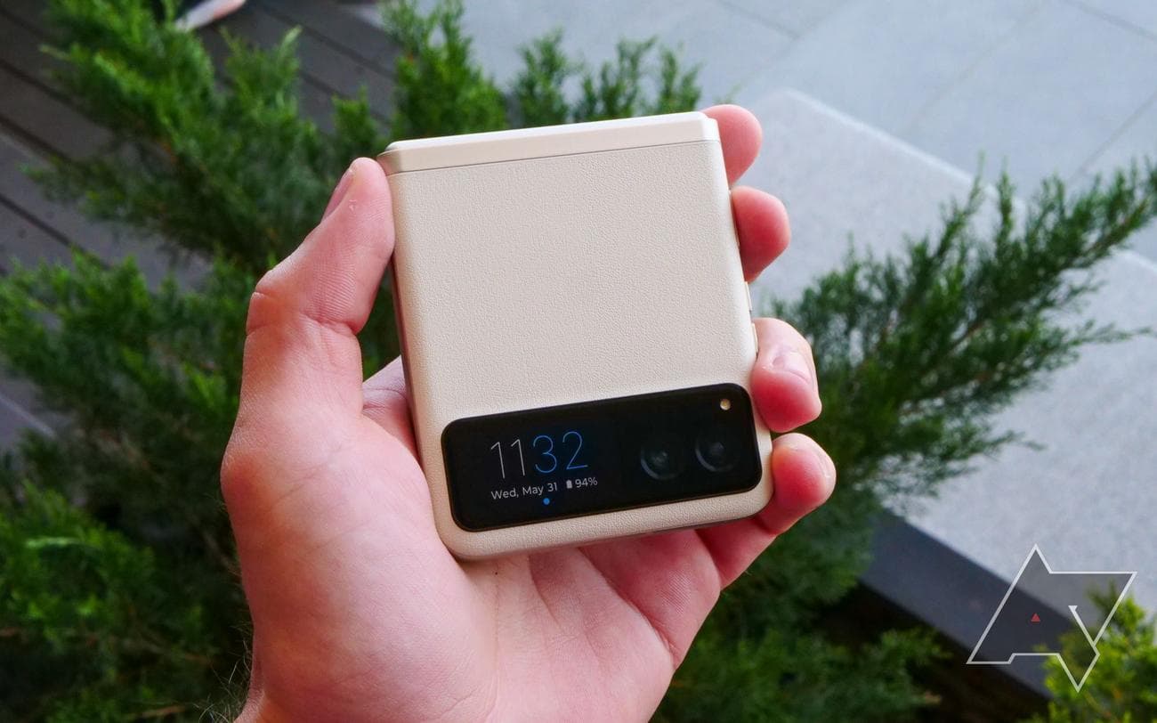 moto-razr-hands-on-1