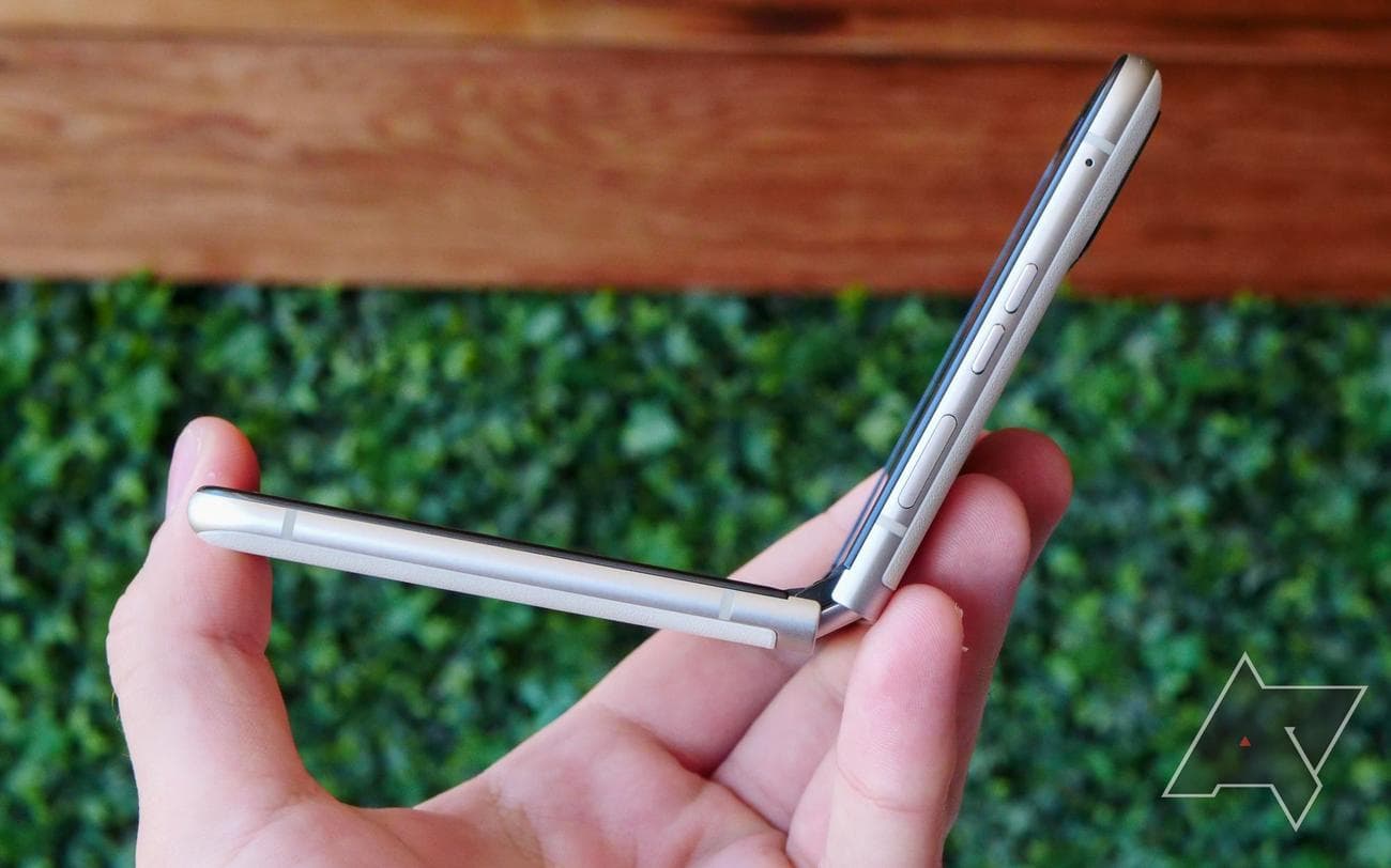 moto-razr-hands-on-4