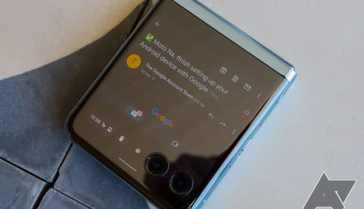 moto-razr-plus-hands-on-04