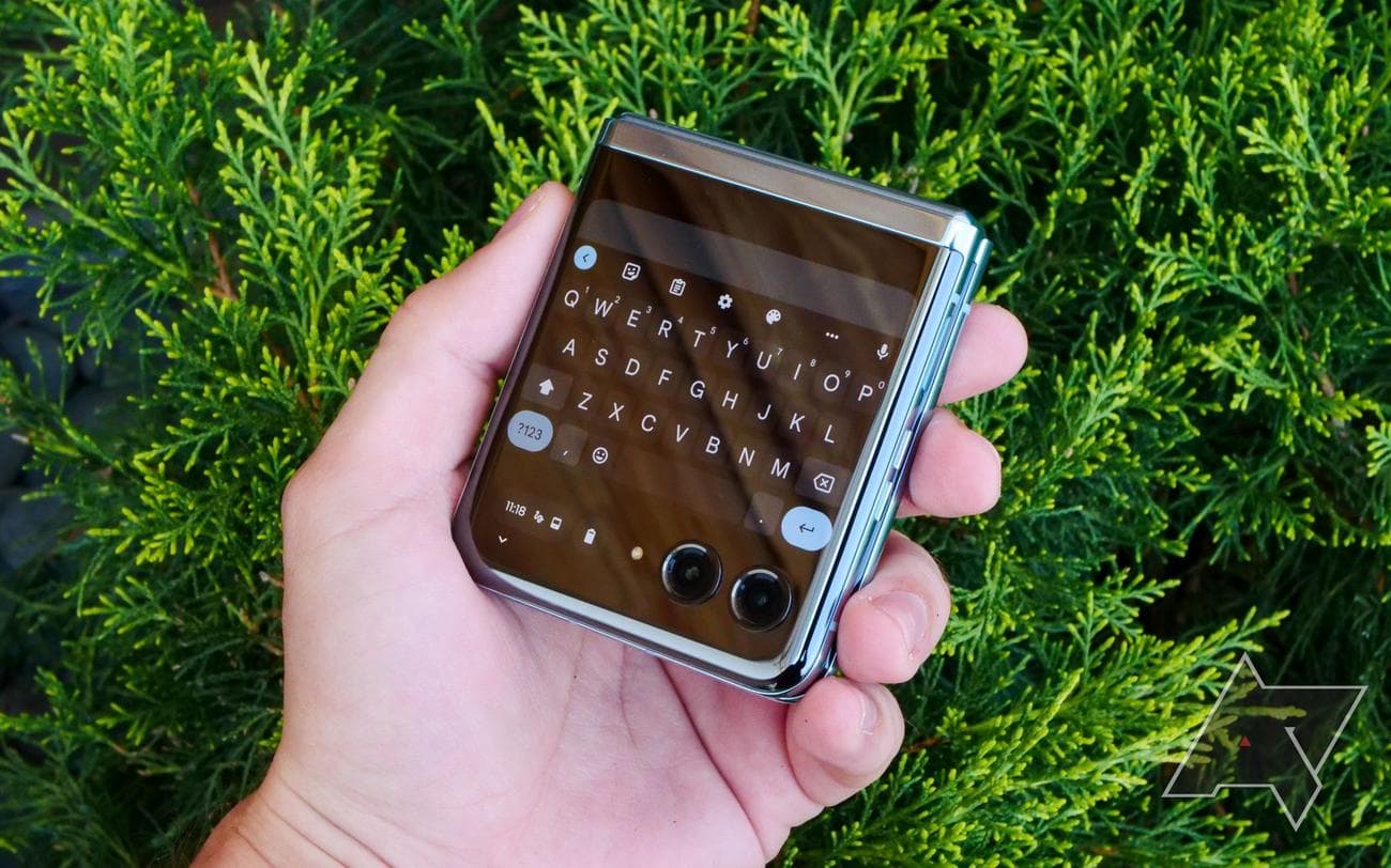 moto-razr-plus-hands-on-17