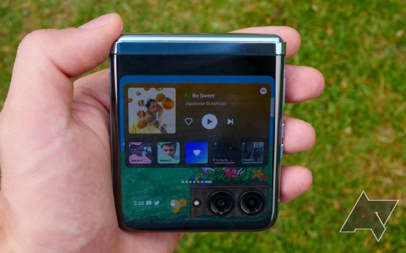 moto-razr-plus-review-14