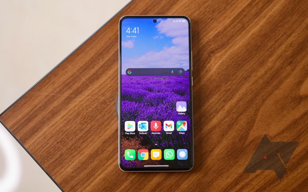 poco-f5-pro-display-table