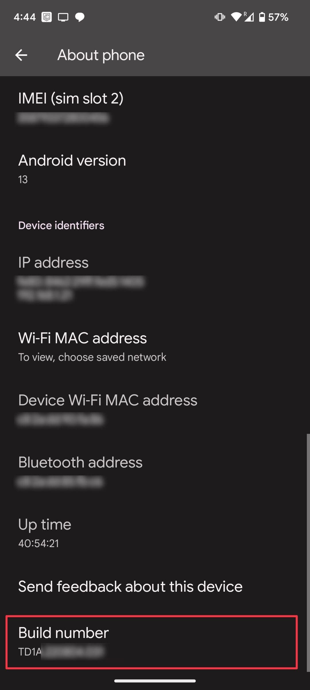 Πατώντας τον αριθμό κατασκευής σε ένα τηλέφωνο Pixel