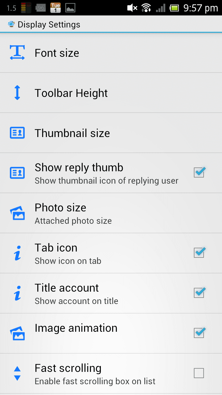 An app store listing screenshot for the TwitPane Twitter app showing the app's display settings