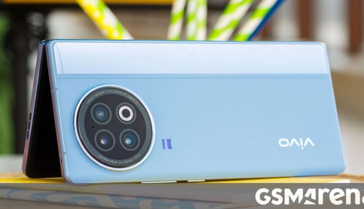 vivo X Fold2 για αναθεώρηση
