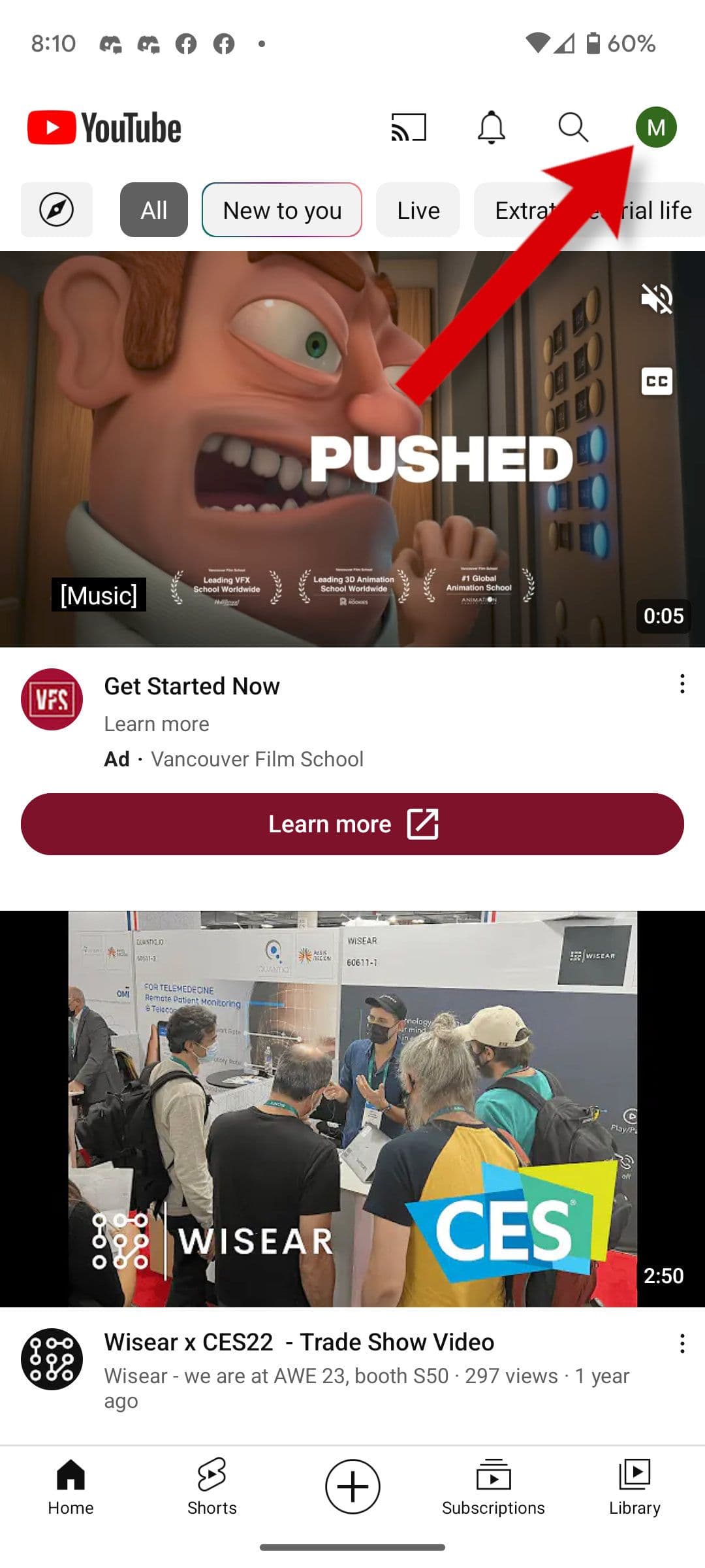 Ένα στιγμιότυπο οθόνης της εφαρμογής YouTube με ένα βέλος που δείχνει την εικόνα προφίλ.