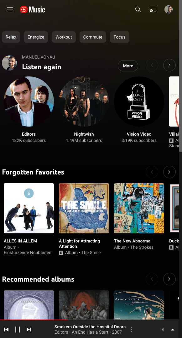 Στιγμιότυπο οθόνης στενής προβολής ιστού YouTube Music, χωρίς ορατή πλευρική γραμμή