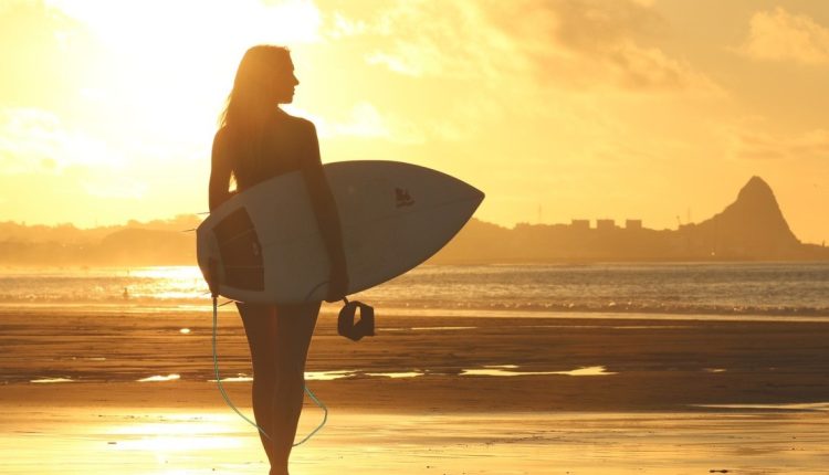 Όχι, δεν θα κάνει ακραία ζέστη φέτος το καλοκαίρι: Θερινές μπόρες στην Ελλάδα βλέπει αμερικανική μετεωρολογική υπηρεσία [χάρτες]