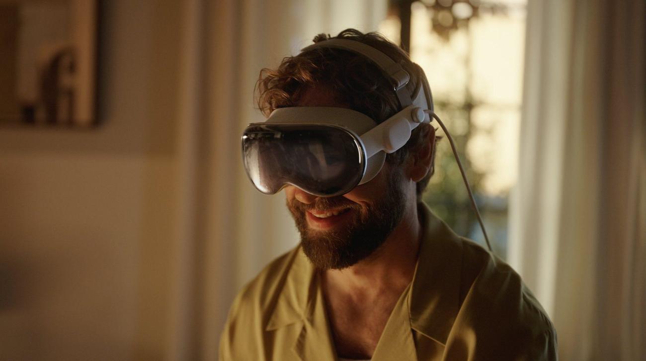Η Apple δεν έχει συζητήσει ακόμα το βάρος του Vision Pro και το προαιρετικό λουράκι στο επάνω μέρος της κεφαλής
