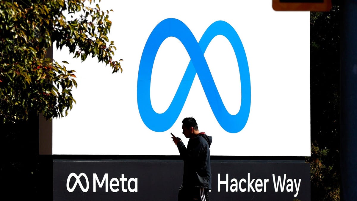 Η Meta φέρεται να επιδιώκει τη λήψη εφαρμογών μέσω διαφημίσεων στο Facebook
