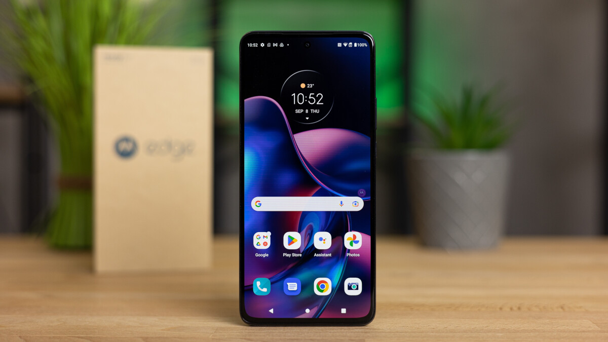 The Motorola Edge (2022) sees a massive discount at these merchants
