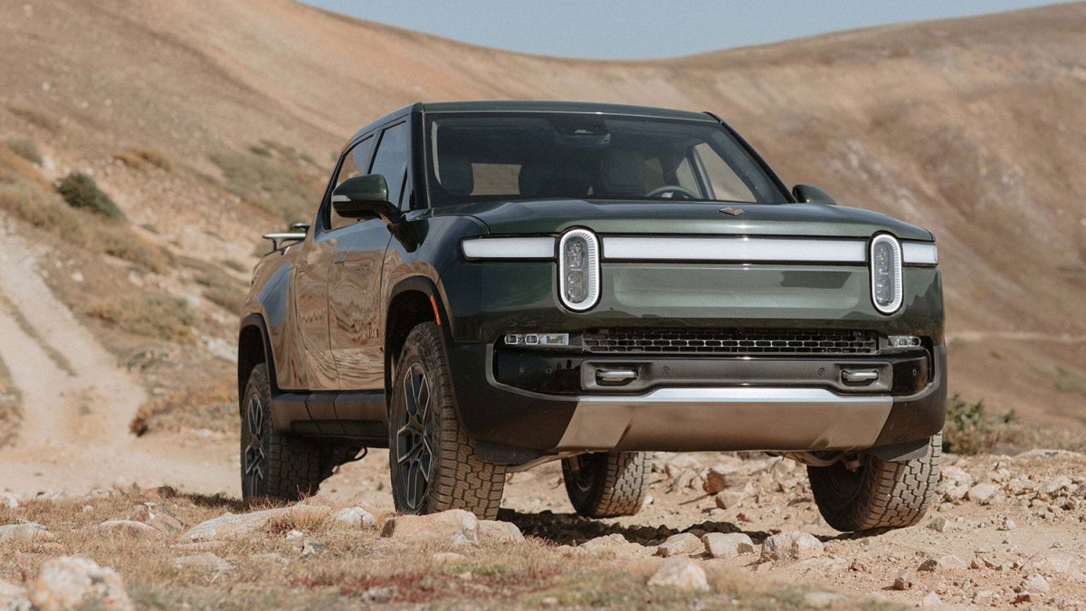 Η Rivian θα υιοθετήσει το πρότυπο φόρτισης NACS της Tesla

