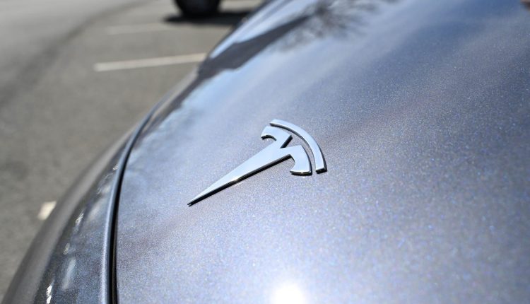 Ο ιστότοπος της Tesla παραθέτει το μοντέλο 3 για 28.000 $, αλλά υπάρχει μια σύλληψη - Review Geek
