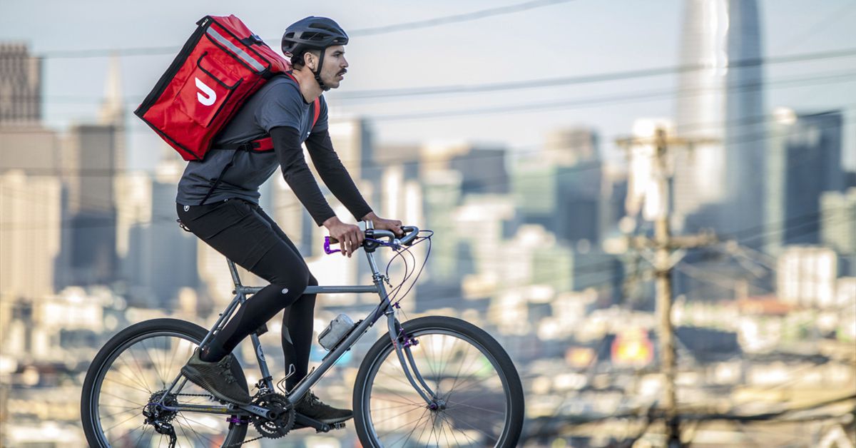 Οι εργαζόμενοι στη συναυλία παράδοσης φαγητού στη Νέα Υόρκη σημειώνουν μια μεγάλη νίκη στον κατώτατο μισθό
