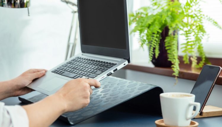 Οι καλύτερες βάσεις φορητών υπολογιστών του 2023
