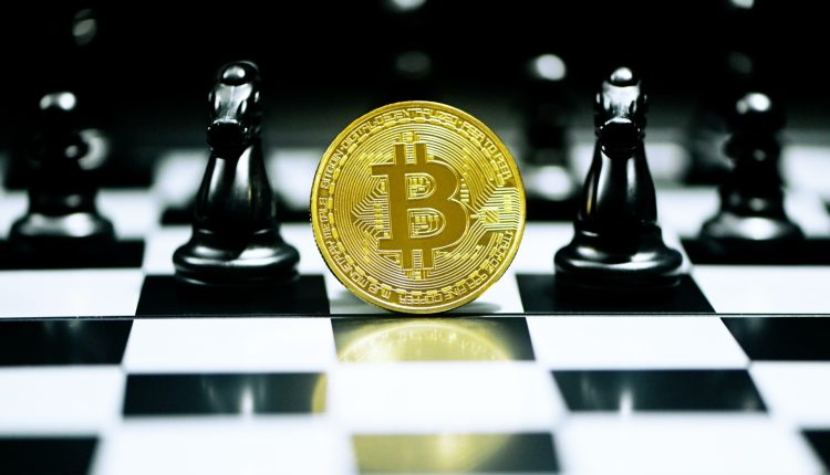 Πιέσεις στην αγορά crypto μετά τις μηνύσεις της SEC