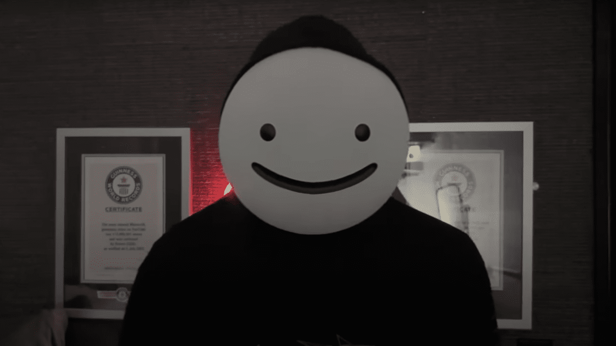 Το όνειρο του YouTuber του Minecraft επαναφέρει τη μάσκα λόγω του διαδικτυακού μίσους