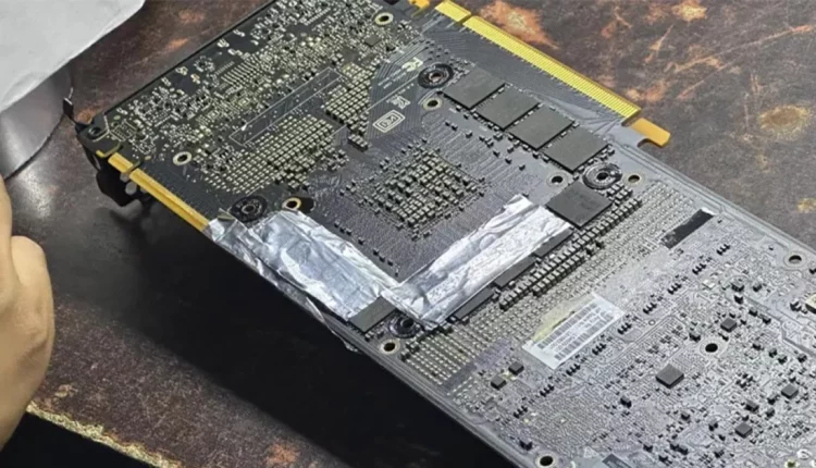 Τύπος μόνταρε RTX 2080 Ti κάρτα γραφικών και της έβαλε 44GB VRAM!