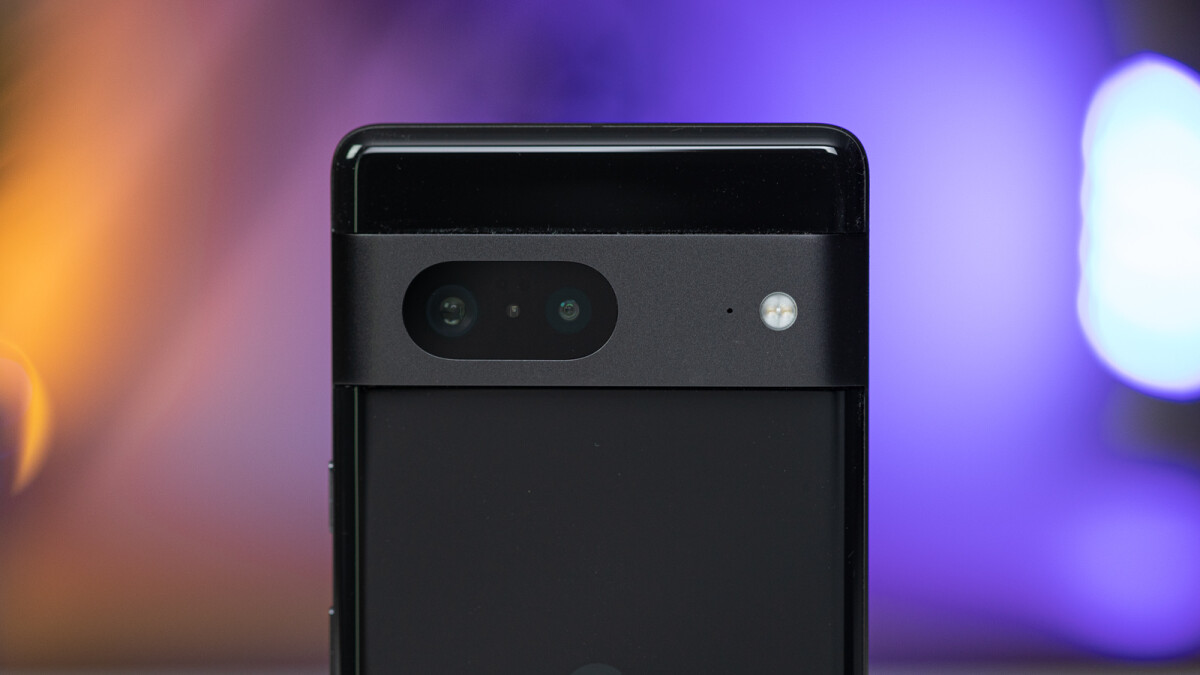 You can now save up to $100 on the Pixel 7, one of Google's latest high-end smartphones