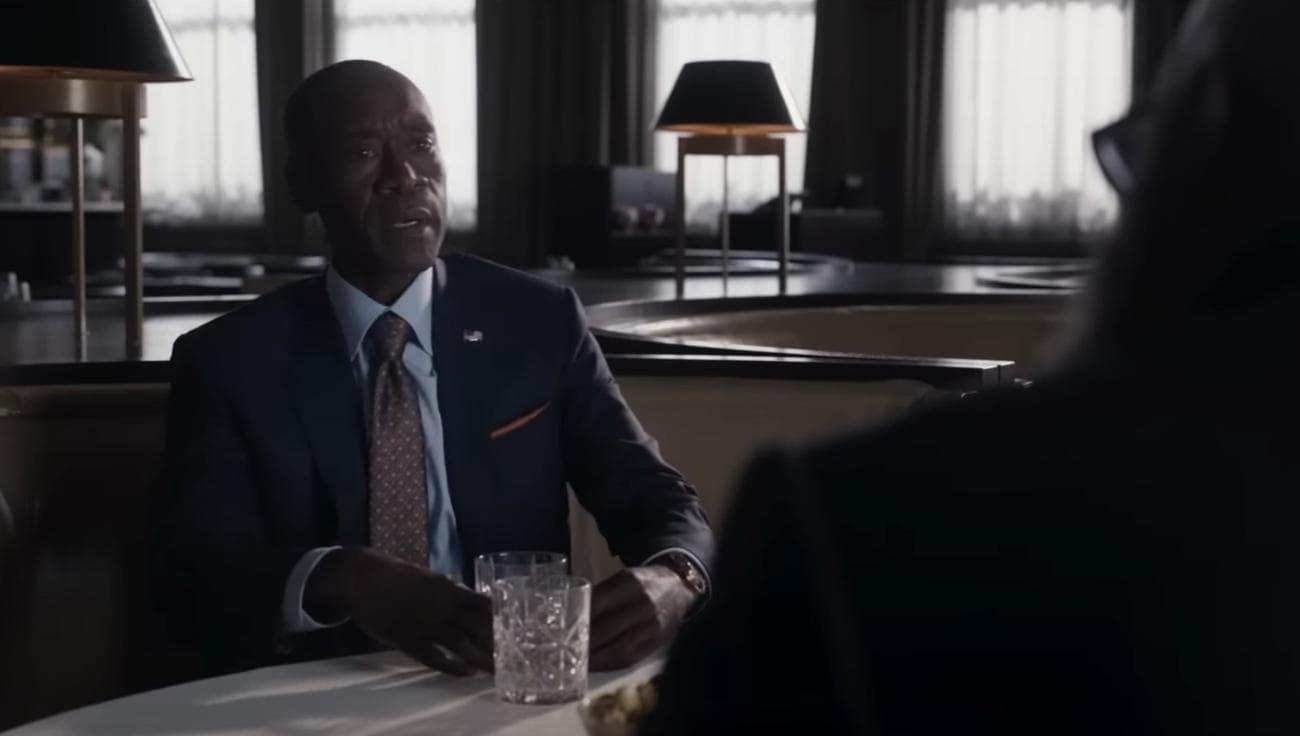 Ο James Rhodes (Don Cheadle) απολύει τον Nick Fury (Samuel L. Jackson) στο επεισόδιο 2 του Secret Invasion.