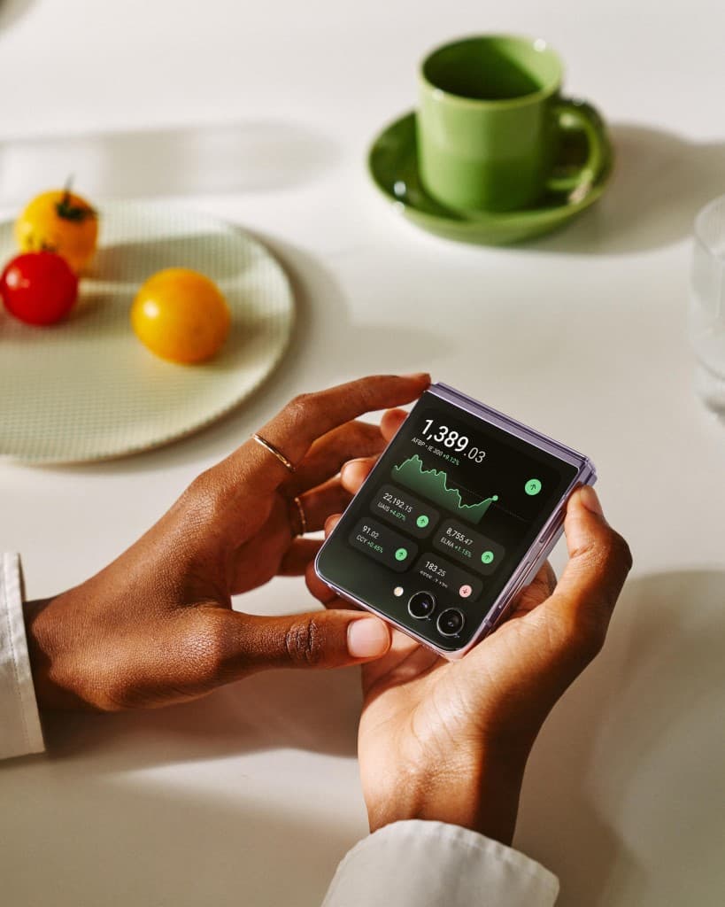 galaxy flip5 hands on lavender li