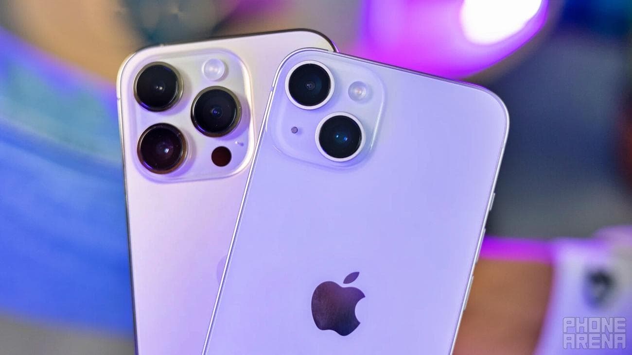 Η Apple φαίνεται να γνωρίζει ότι τα 4 GB RAM δεν είναι αρκετά για το iPhone πια.  Το iPhone 15 αναμένεται να έρθει με 6GB RAM, ενώ το iPhone 15 Pro θα πρέπει να έχει 8GB.  - Δεν είσαι τρελός!  Ορισμένα iPhone επιβραδύνουν και μπορείτε να κατηγορήσετε την Apple: Δοκιμή iPhone 4GB έναντι 6GB RAM