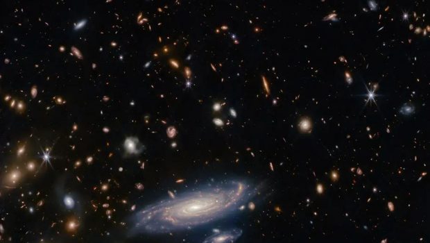 James Webb: Φαντασμαγορικό βίντεο ζουμάρει δισεκατομμύρια χρόνια πίσω στο χρόνο