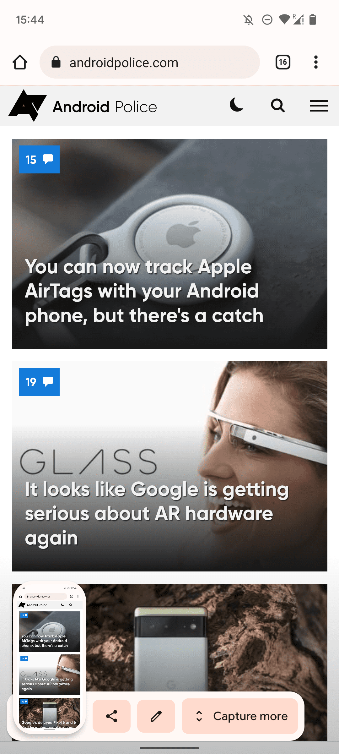 Στιγμιότυπο οθόνης του ιστότοπου Android Police στο Google Chrome με το μενού λήψης στο κάτω μέρος της οθόνης