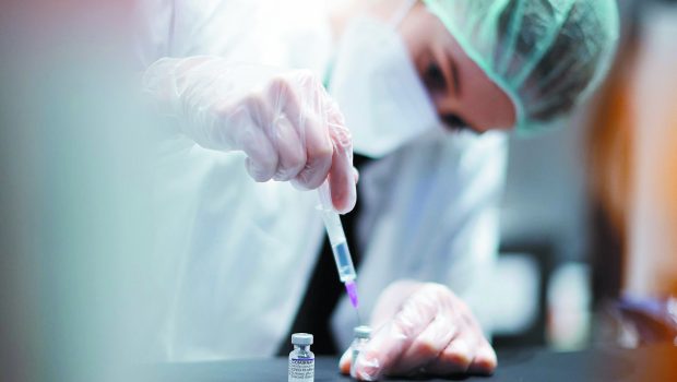 RSV: Πράσινο φως και στην Ευρώπη για τα πρώτα εμβόλια κατά του αναπνευστικού συγκυτιακού ιού