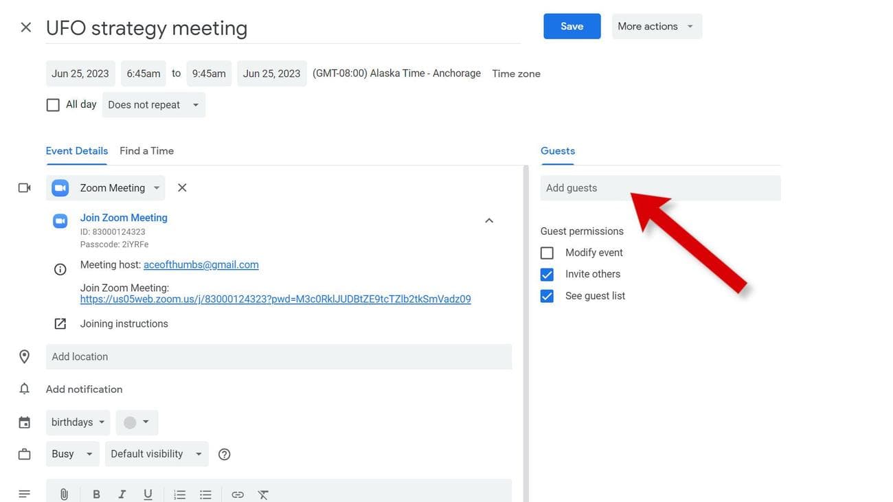 Ένα στιγμιότυπο οθόνης ενός παραθύρου επεξεργασίας του Ημερολογίου Google με μια σύσκεψη Zoom και ένα βέλος δείχνει στους επισκέπτες.