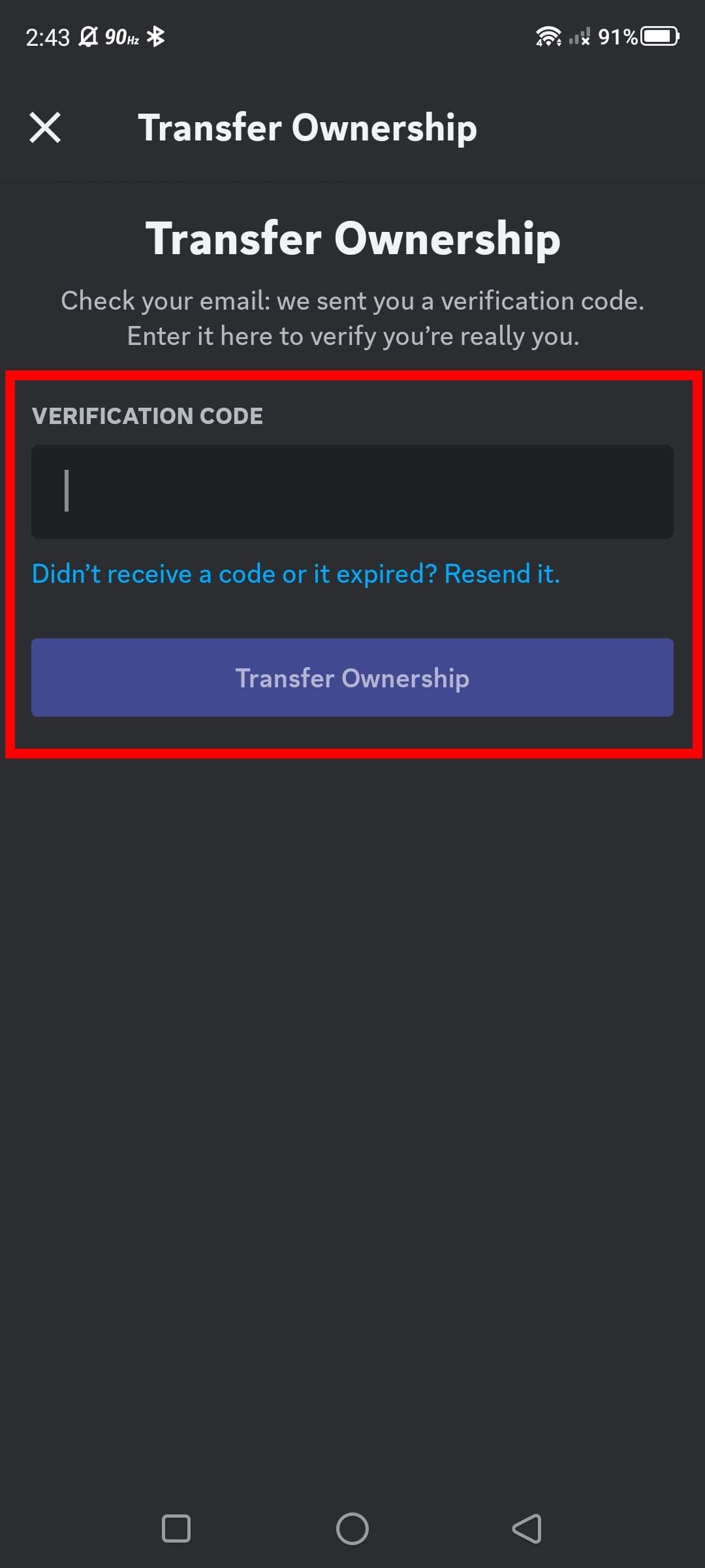 Κόκκινο ορθογώνιο περίγραμμα πάνω από το κενό πεδίο επαλήθευσης και το κουμπί Μεταβίβασης ιδιοκτησίας στην εφαρμογή Discord για κινητά