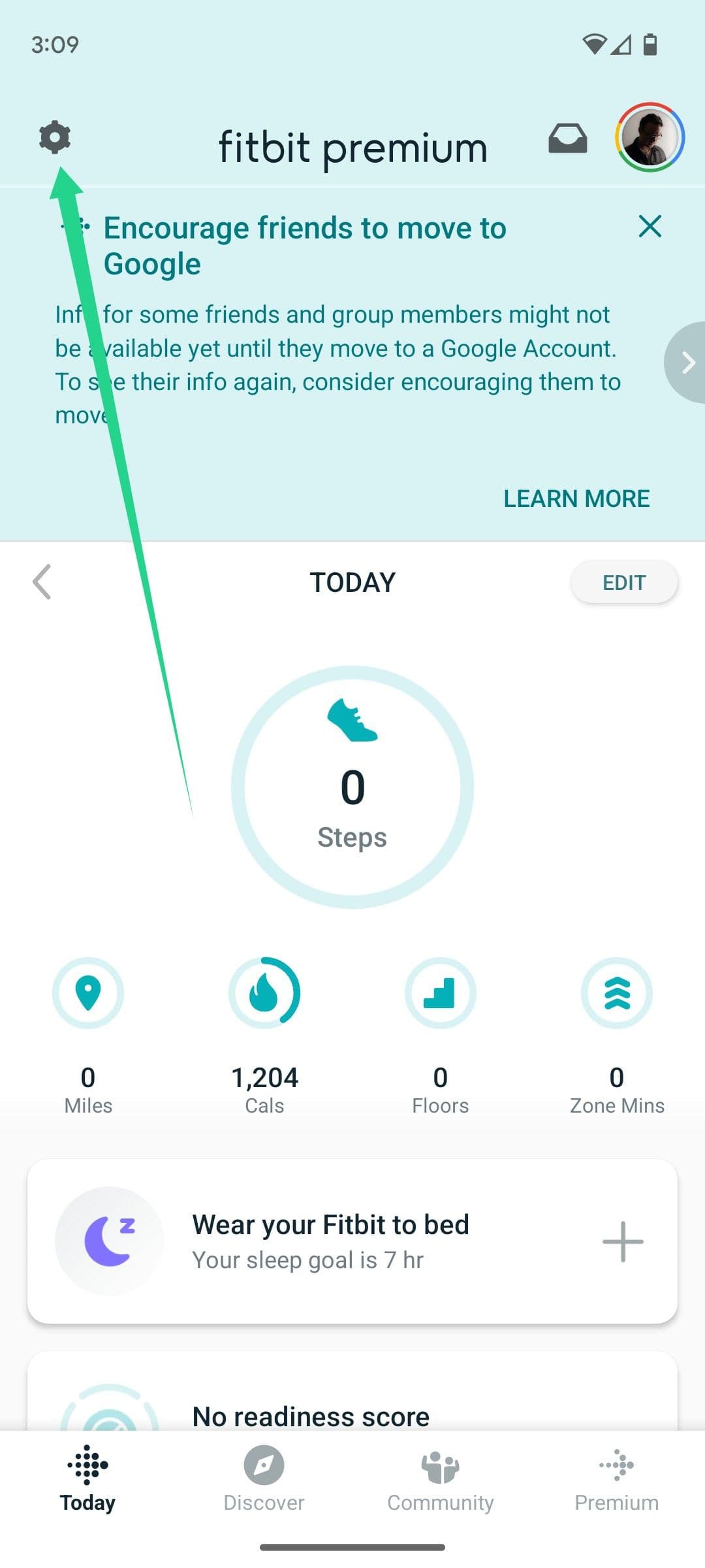Η εφαρμογή Fitbit, με ένα βέλος που δείχνει το εικονίδιο ρυθμίσεων.
