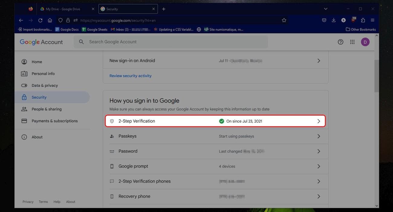 Μενού Ασφάλεια Λογαριασμού Google που επισημαίνει την επιλογή επαλήθευσης σε δύο βήματα