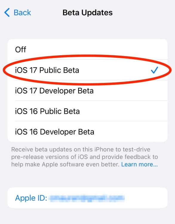 Ο δημόσιος έλεγχος beta του iOS 17 στη σελίδα ενημερώσεων beta σε ένα iPhone