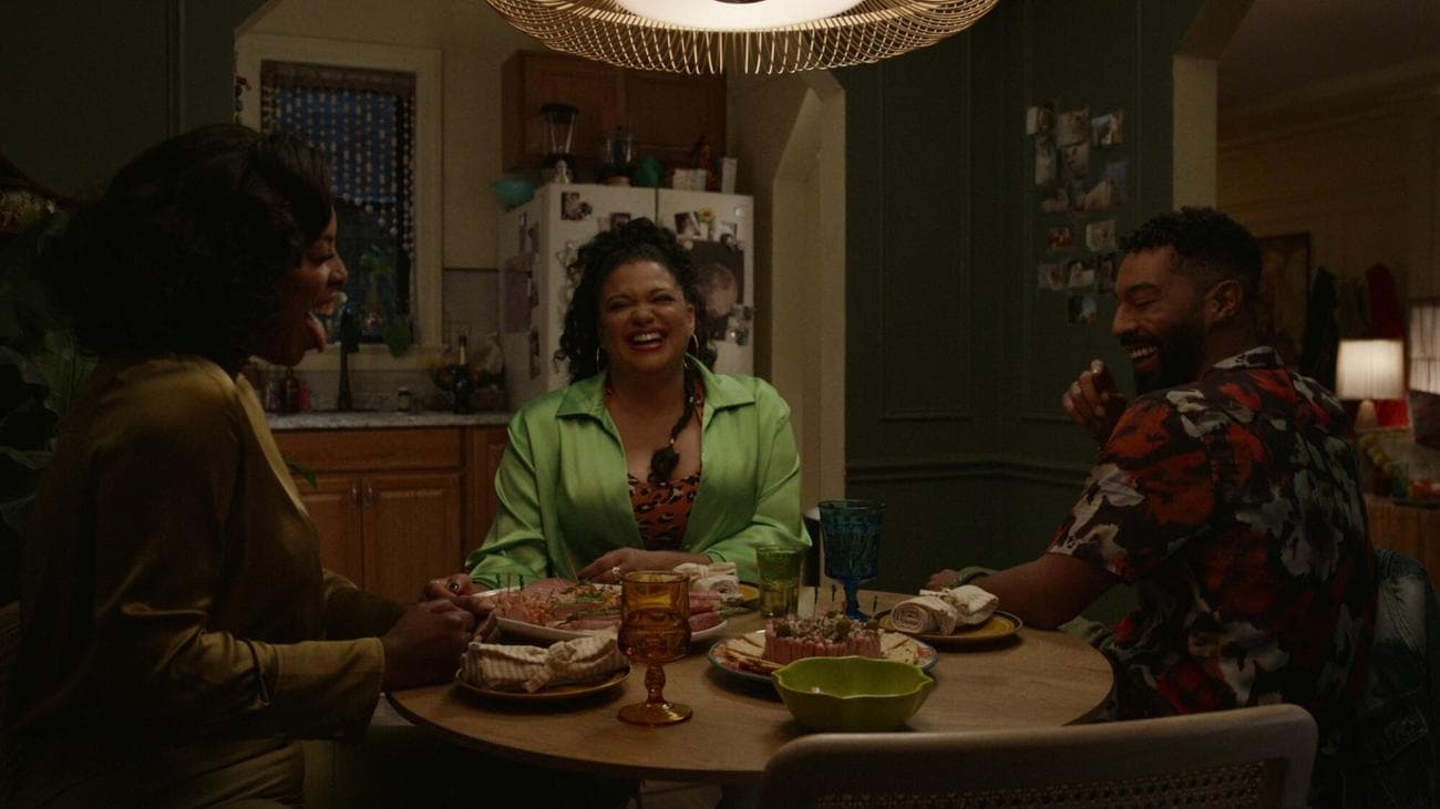 Η Michelle Buteau, η Tasha Smith και ο Tone Bell κάνουν παρέα 