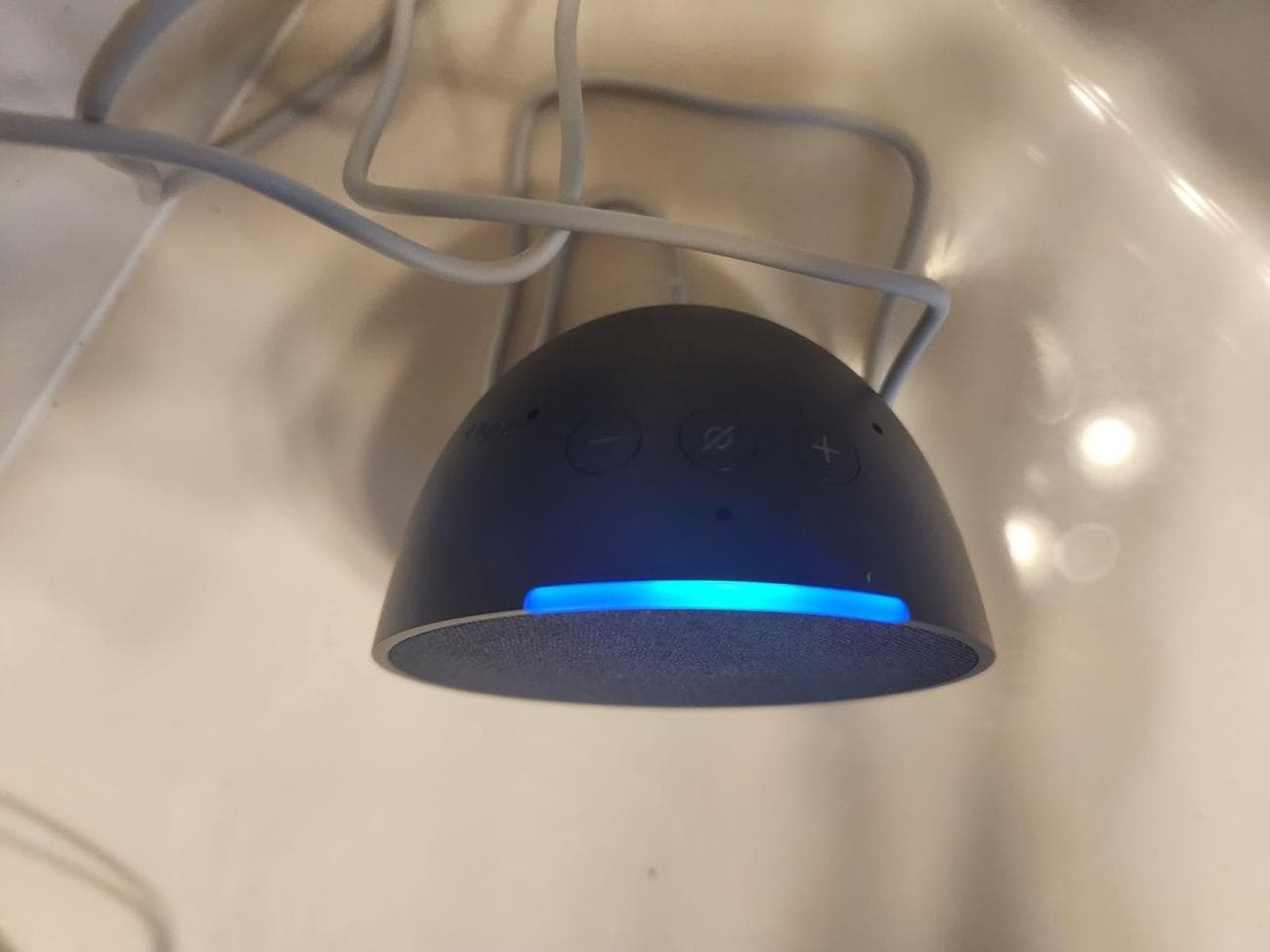 κάτοψη του ηχείου echo pop με στρογγυλεμένη πλάτη και επίπεδη μπροστινή πλευρά