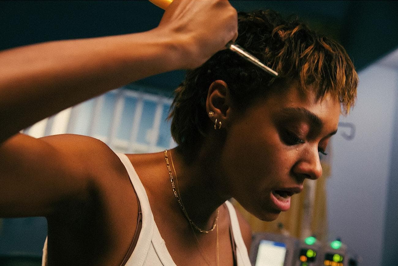 Η Σόφι Ουάιλντ μπαίνει ακατέργαστη 