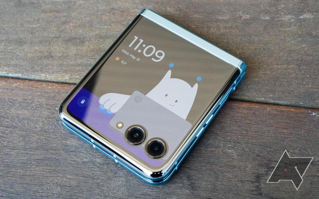 moto-razr-plus-hands-on-12