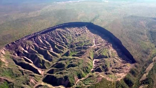 Βίντεο: Γιγάντιος κρατήρας στη Σιβηρία μεγαλώνει λόγω της κλιματικής αλλαγής