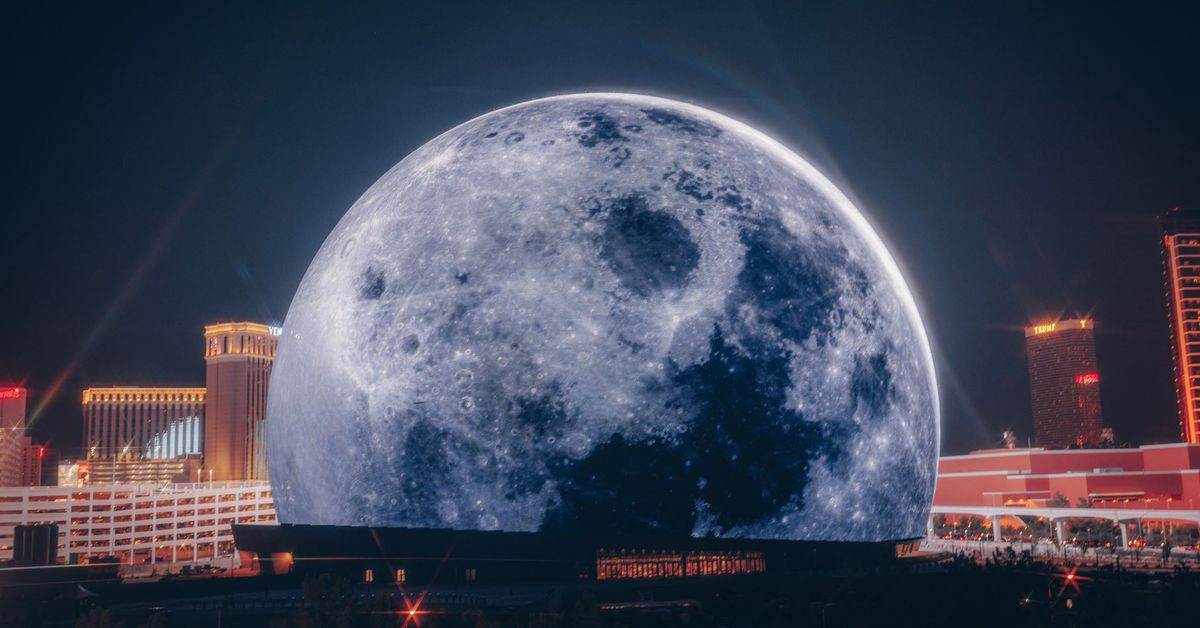 Δείτε αυτή την τεράστια σφαίρα LED στο Λας Βέγκας να ανάβει για πρώτη φορά
