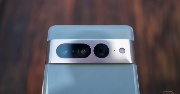 Εδώ είναι ένα Real Life Pixel 8 Pro
