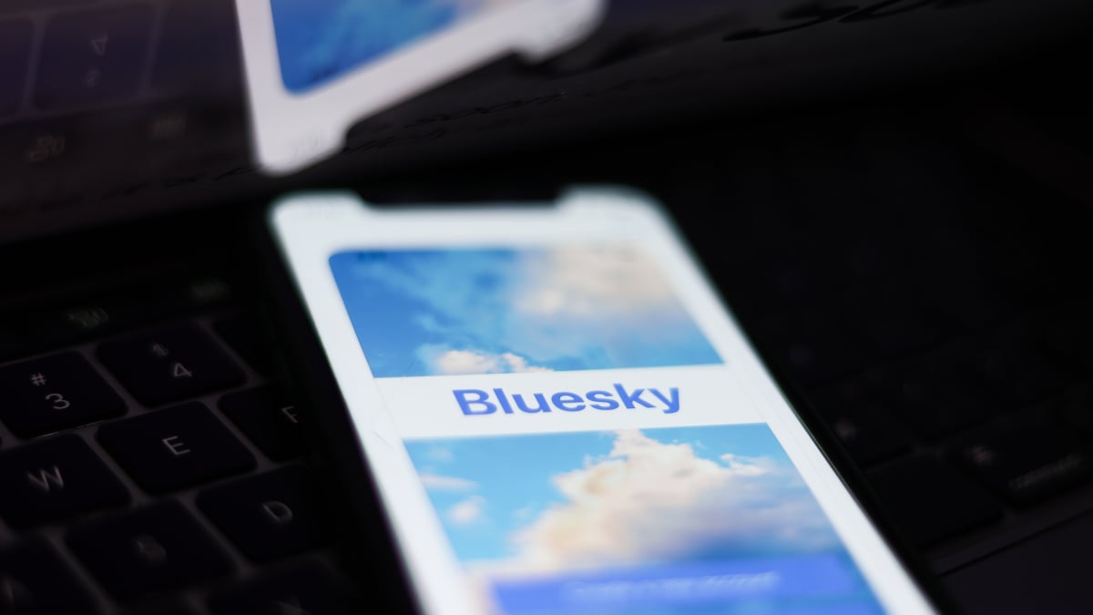  Η Bluesky επιτρέπει στους χρήστες να καταχωρούν ονόματα χρήστη με φυλετικές προσβολές.  Η κοινότητα νιώθει προδομένη.
