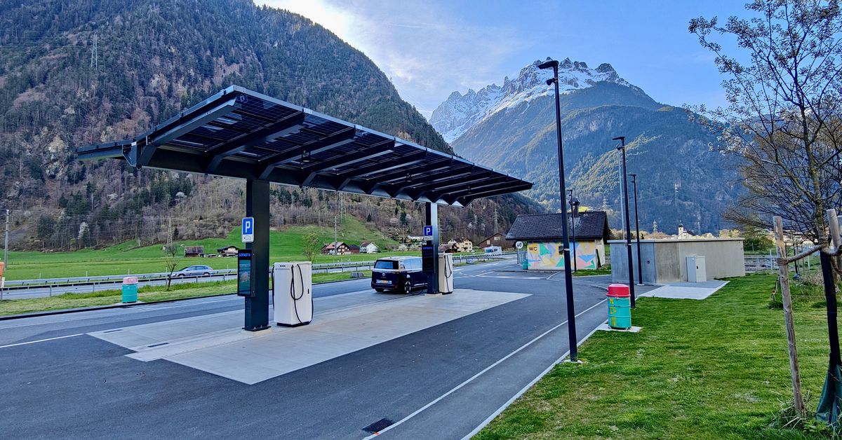 Η ΕΕ ψηφίζει νόμο για να καλύψει τους αυτοκινητόδρομους με φορτιστές ταχέων ηλεκτρικών οχημάτων έως το 2025
