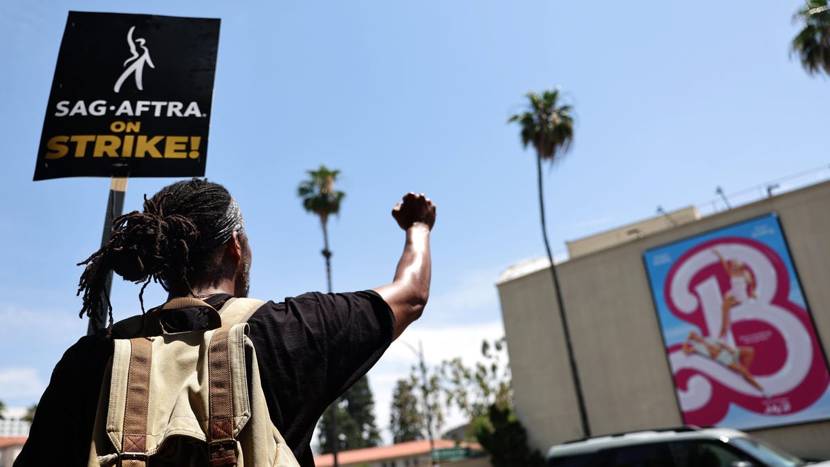 Η άρνηση της AMPTP να διαπραγματευτεί επηρεάζει δίκαια όλο το Χόλιγουντ
