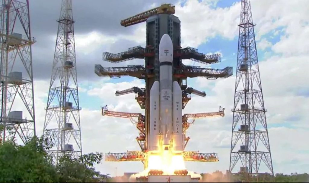 Ιστορική μέρα για την Ινδία με την εκτόξευση αποστολής στο νότιο πόλο του φεγγαριού
