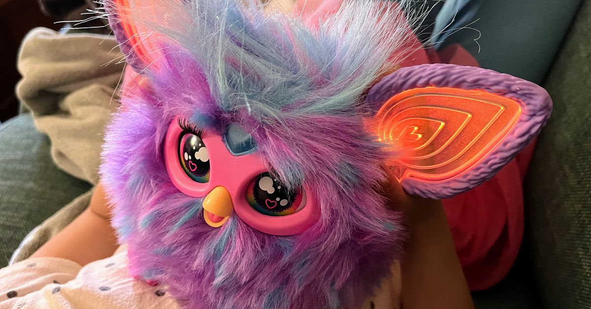Κριτική Furby 2023: Τα παιδιά μου αγαπούν το Furby — στείλτε βοήθεια
